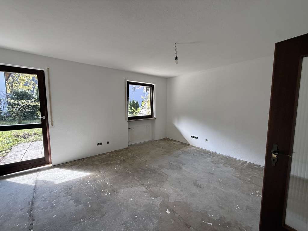 Immobilie in Bad Reichenhall - 1-Zimmer-Apartment mit Terrasse und Tiefgarage – viel Potenzial in sonniger Lage Bad Reichenhalls - Bild 1