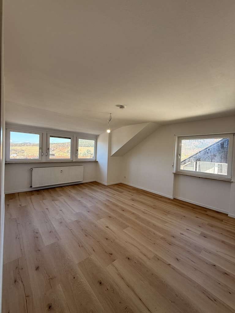 Immobilie in Bürgstadt - Helle sanierte Dachgeschosswohnung in den Bürgstadt Hills - einzigartige Aussicht - Bild 0