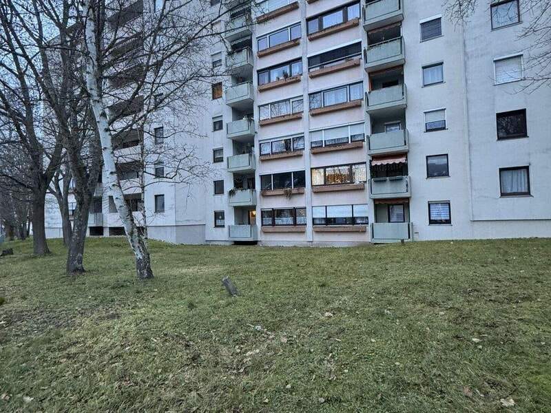 Immobilie in Zirndorf - Helle 4-Zimmer-Wohnung in Zirndorf-Weiherhof – 7. Etage mit Weitblick - Bild 0