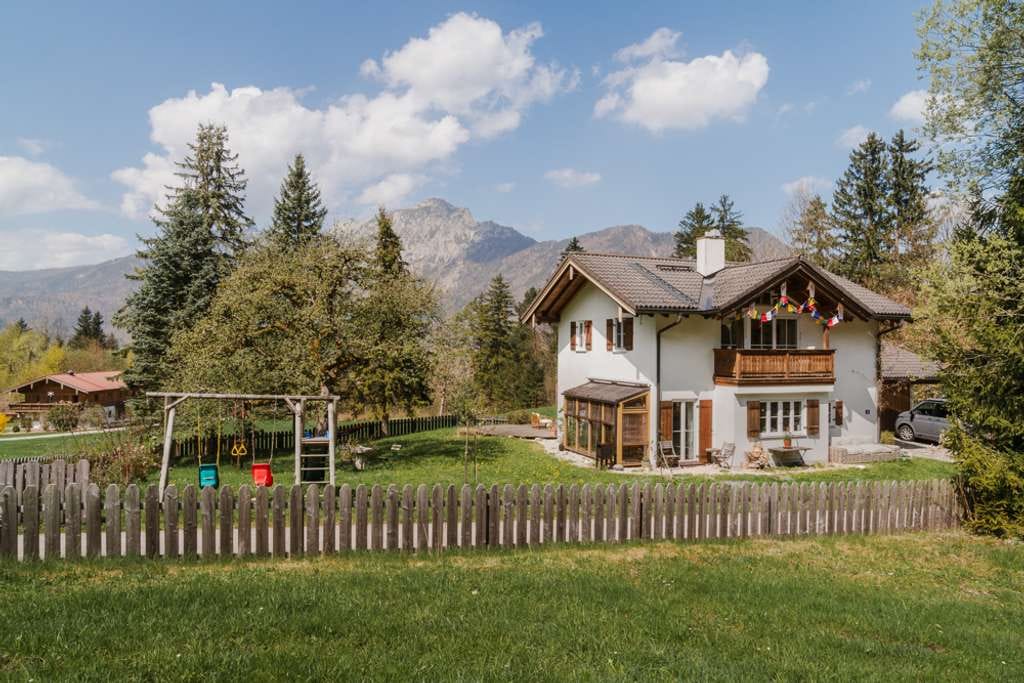 Immobilie in Bayerisch Gmain - Ein Ort zum Verlieben!
Bayerisch Gmain - Einfamilienhaus direkt in der Natur - Bild 1