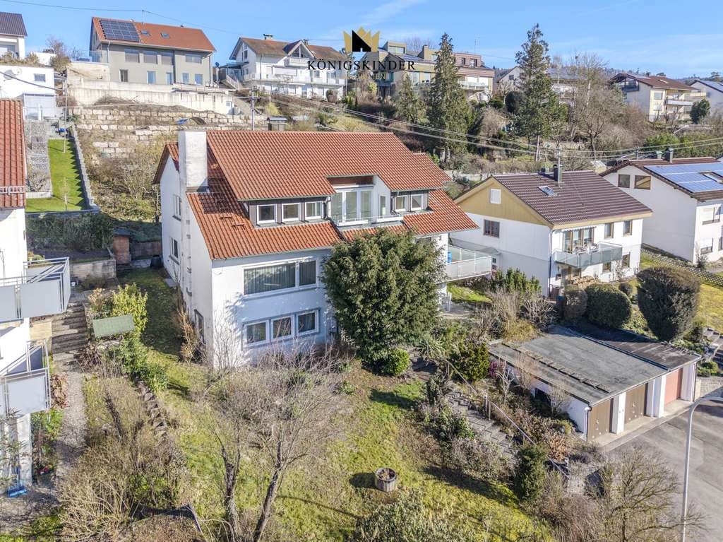 Immobilie in Backnang - Großes Grundstück - großes Haus. 
Wohnen und vermieten am Sonnenhang - Bild 1
