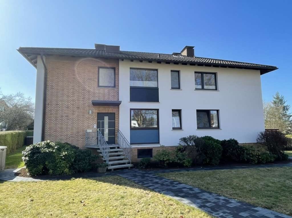Immobilie in Bovenden - Eigennutzung und Kapitalanlage: Repräsentatives Zweifamilienhaus mit herrlichem Grundstück - Bild 0
