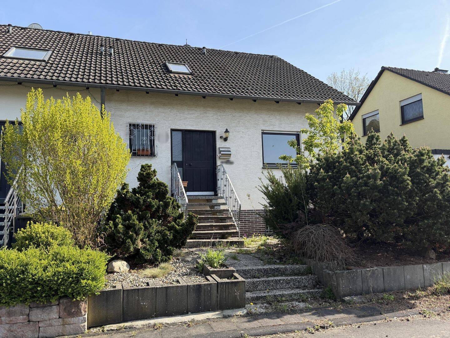 Immobilie in Kaufungen - Doppelhaushälfte mit Garten und Garage in der Nähe des Steinertsees in Niederkaufungen - Bild 0