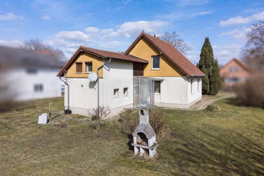 Immobilie in Neuruppin - KENSINGTON - Exklusiv - viele Zimmer und viel Garten in Karwe in Sichtweite des Ruppiner Sees - Bild 1