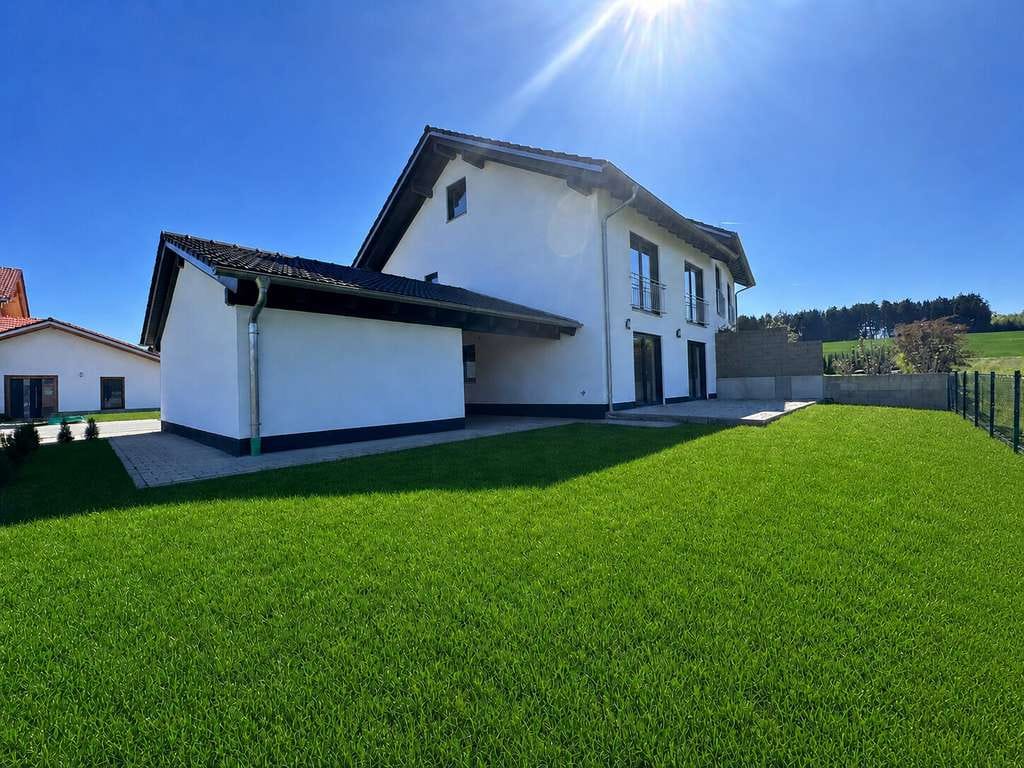 Immobilie in Egglkofen - Moderne Doppelhaushälfte in grüner Idylle – Ihr Rückzugsort mit Stil - Bild 1