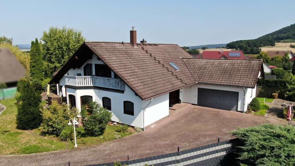 Immobilie in Felsberg - Großzügiges, freistehendes Einfamilienhaus mit Wellnessbereich und Doppelgarage - Bild 1