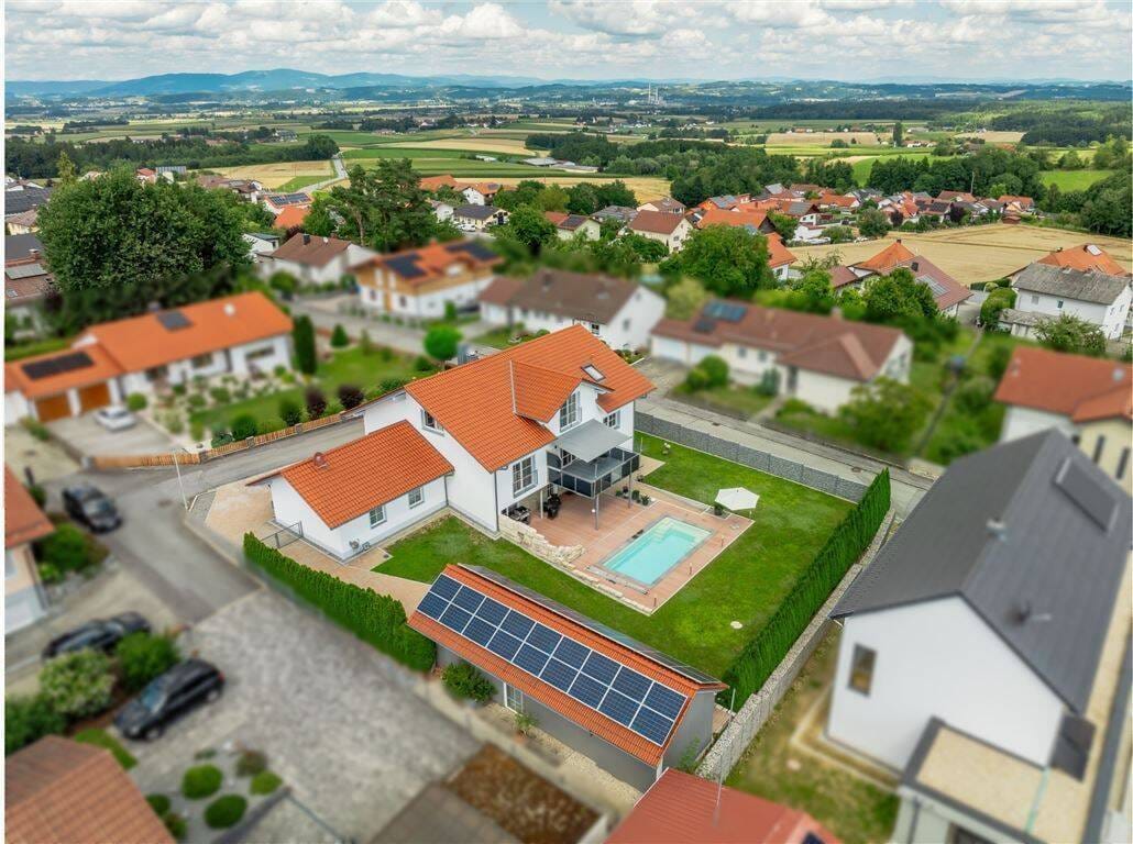 Immobilie in Künzing - Barrierefreies Traumhaus mit Einliegerwohnung und Pool in Forsthart bei Künzing - Bild 2