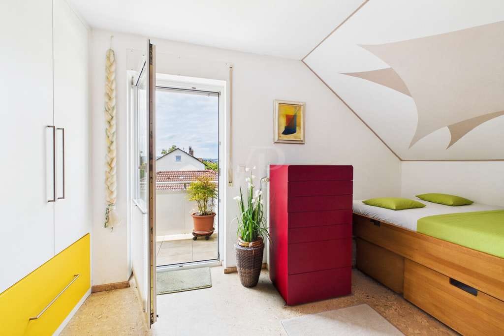Immobilie in Sulzbach am Main - Kapitalanlage mit langjähriger Mieterin – gepflegte Dachgeschosswohnung mit Balkon & Stellplätzen - Bild 4