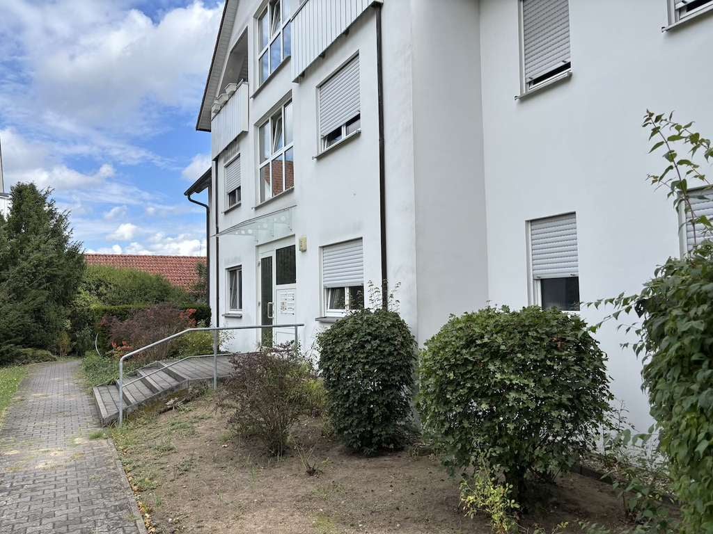 Immobilie in Beelitz - Vermietete 86 qm Etagenwohnung mit Balkon und Garage - Bild 2
