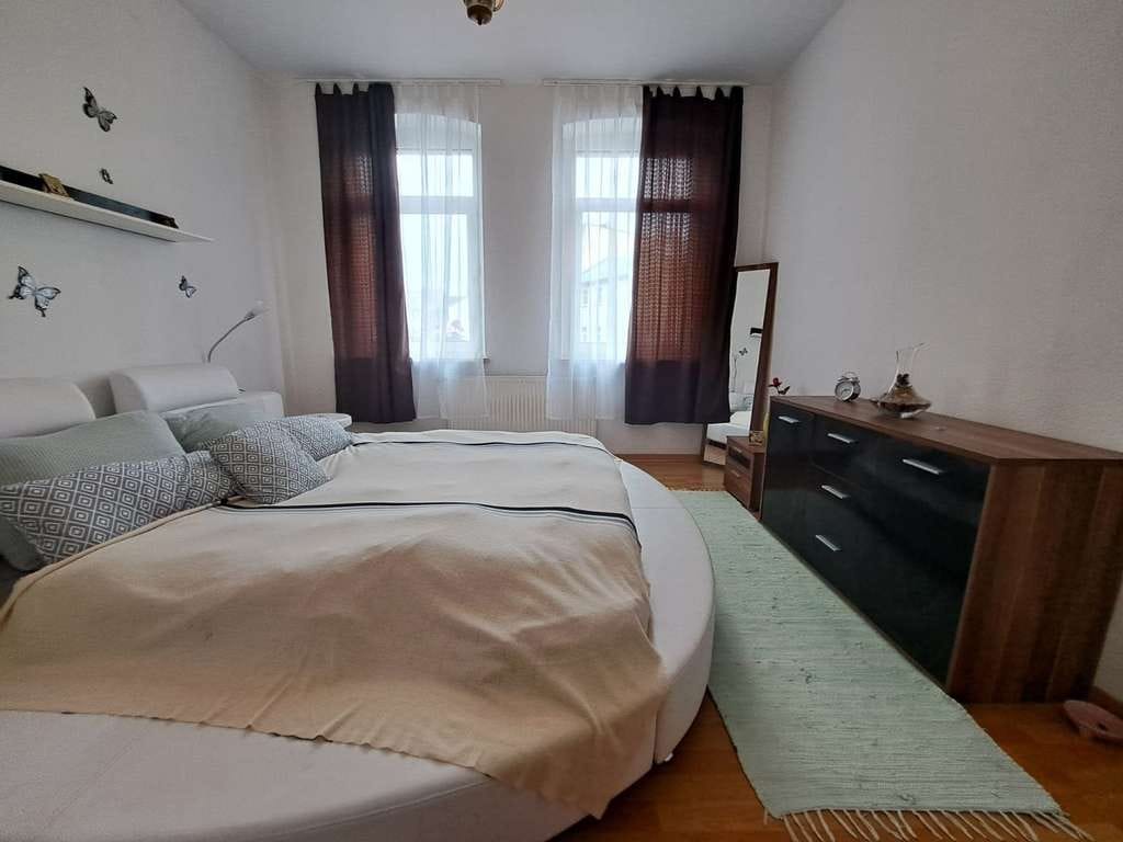 Immobilie in Adorf/Vogtland - gepflegte, möblierte Eigentumswohnung in 08626 Adorf – ca. 80 m² Wohnfläche - 3 Zimmer - Keller - In - Bild 2