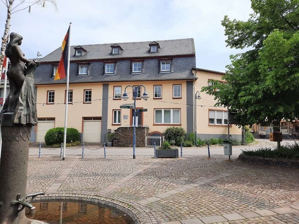 Immobilie in Bullay - Gepflegtes Mehrfamilienhaus mit Arztpraxis in zentraler Lage - Bild 0