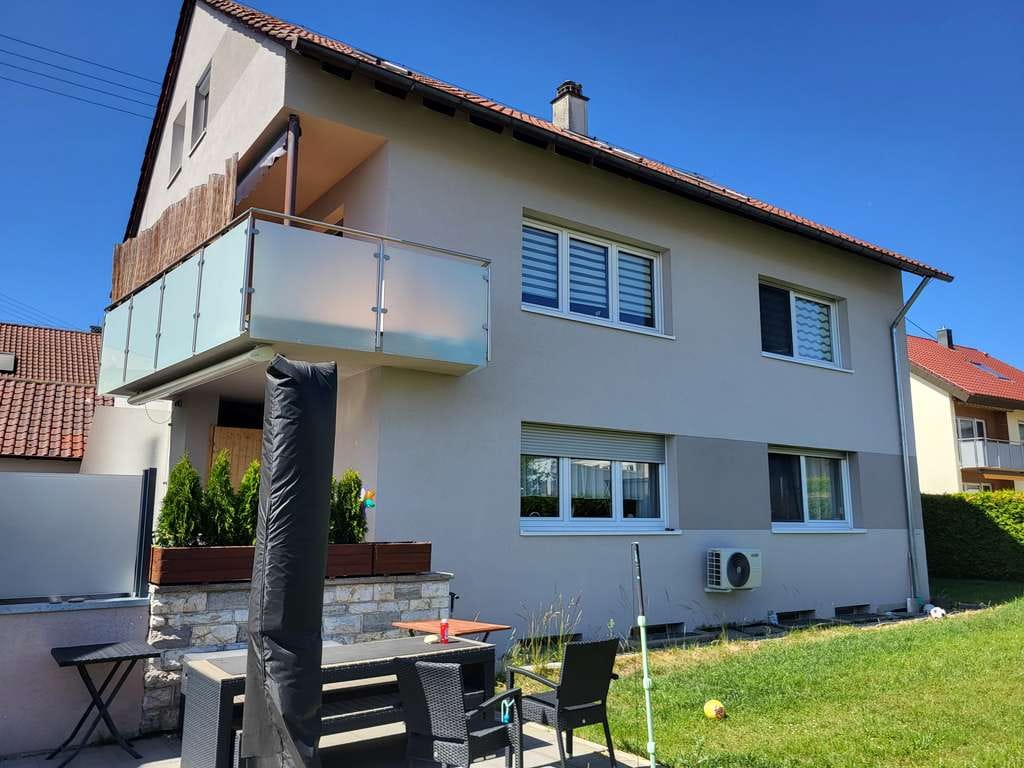 Immobilie in Ehningen - Solides freistehendes, modernisiertes Zweifamilienhaus mit ausgebautem Dachgeschoss in guter Lage - Bild 0