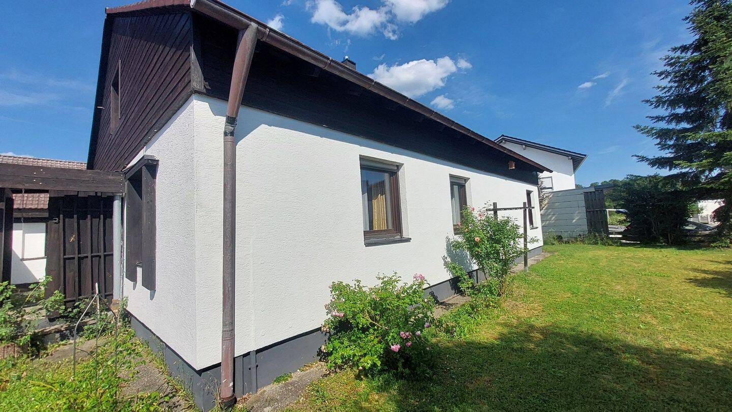 Immobilie in Emmerting - Gelegenheit: EFH mit Gewerbe/Lagerhalle in Emmerting !!! - Bild 2