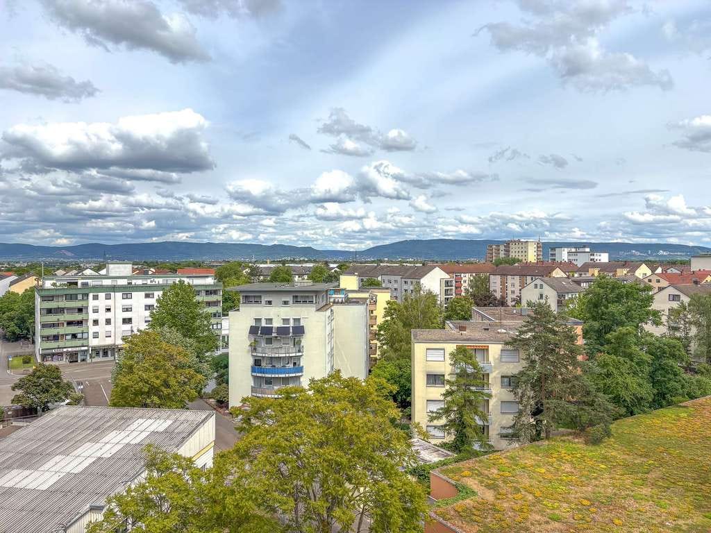 Immobilie in Schwetzingen - Kapitalanlage mit Weitblick:                          Vermietete 1-Zimmer-Wohnung im 7. Obergeschoss - Bild 2