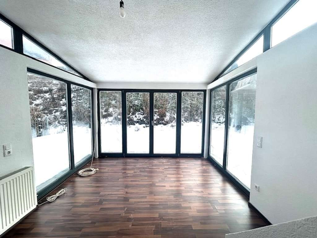 Immobilie in Leipheim - STEILISCH UND PRAKTISCH Interessantes Dreifamilienhaus mit wunderschöner Maisonette-Wohnung im DG - Bild 2
