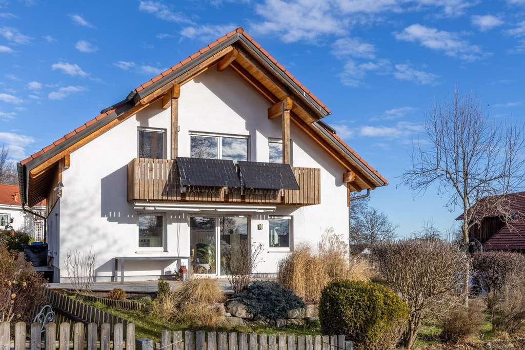 Immobilie in Jengen - Stilvolles Einfamilienhaus mit traumhaftem Ausblick, Doppelgarage & Vollunterkellerung - Bild 3