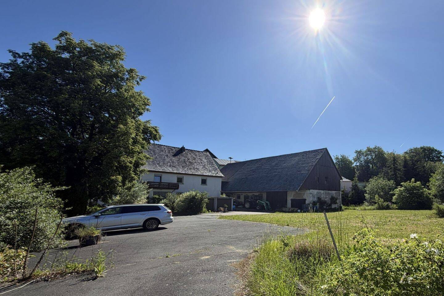 Immobilie in Rödental - Freistehendes Bauernhaus mit großer Scheune und enormem Entwicklungsspielraum - Bild 0