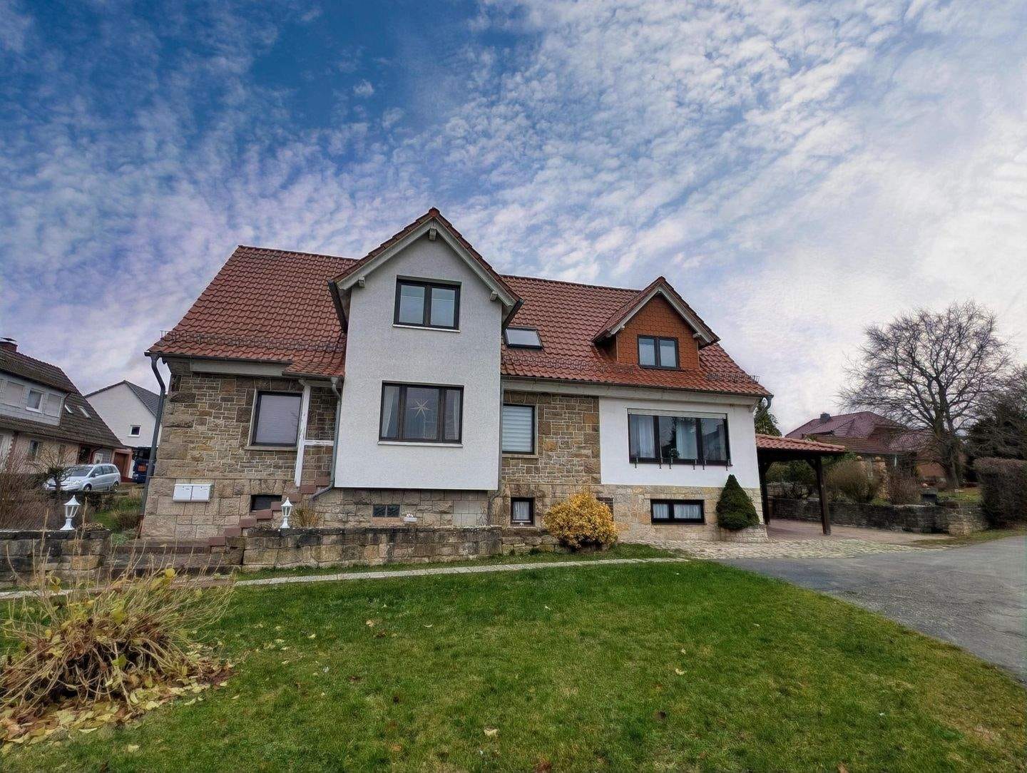 Immobilie in Breuna - Großzügiges Zweifamilienhaus mit solider Substanz, Fernwärme & Top-Pendlerlage nahe Kassel - Bild 1