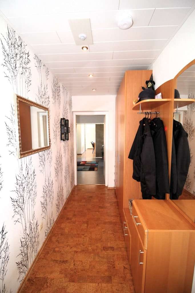 Immobilie in Hofheim am Taunus - Großzügige 3-Zimmer-Wohnung mit umlaufendem Balkon und herrlichem Blick ins Grüne - Bild 3