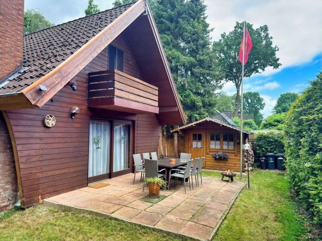 Immobilie in Westerstede - Den Sommer am eigenen Strand genießen - Gemütliches Ferienhaus am Badesee in Karlshof - Bild 1