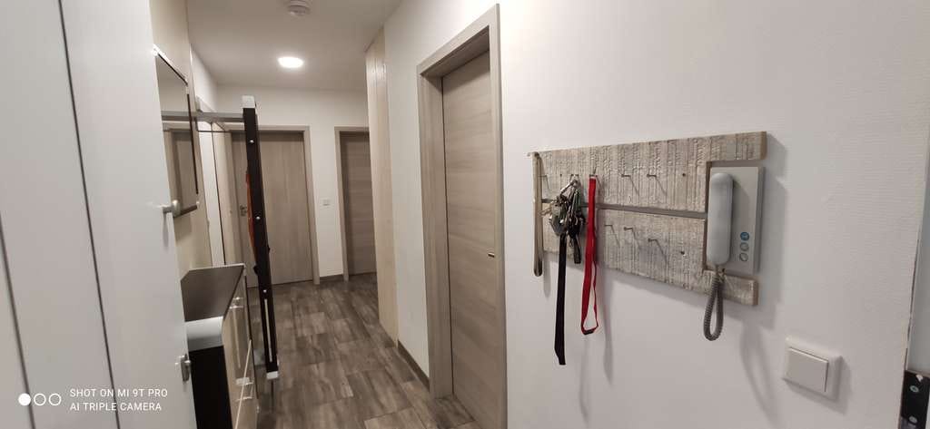Immobilie in Liederbach - Kernsanierte 3-Zimmer-Wohnung mit zwei Balkonen und traumhaftem Taunusblick. - Bild 1