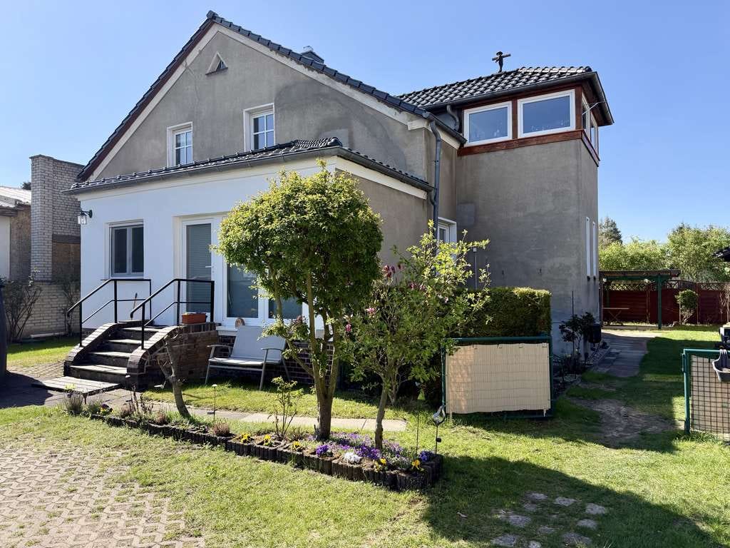 Immobilie in Fredersdorf-Vogelsdorf - Zuhause mit Geschichte & Perspektive: Einfamilienhaus mit Einliegerwohnung auf großem Grundstück - Bild 0