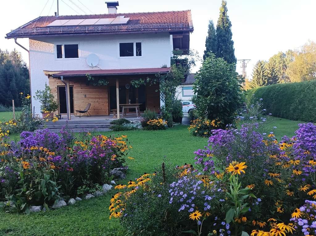 Immobilie in Rohrdorf - Einfamilienhaus mit Nebengebäude und großem Garten /Hof, provisionsfrei von Privat - Bild 0