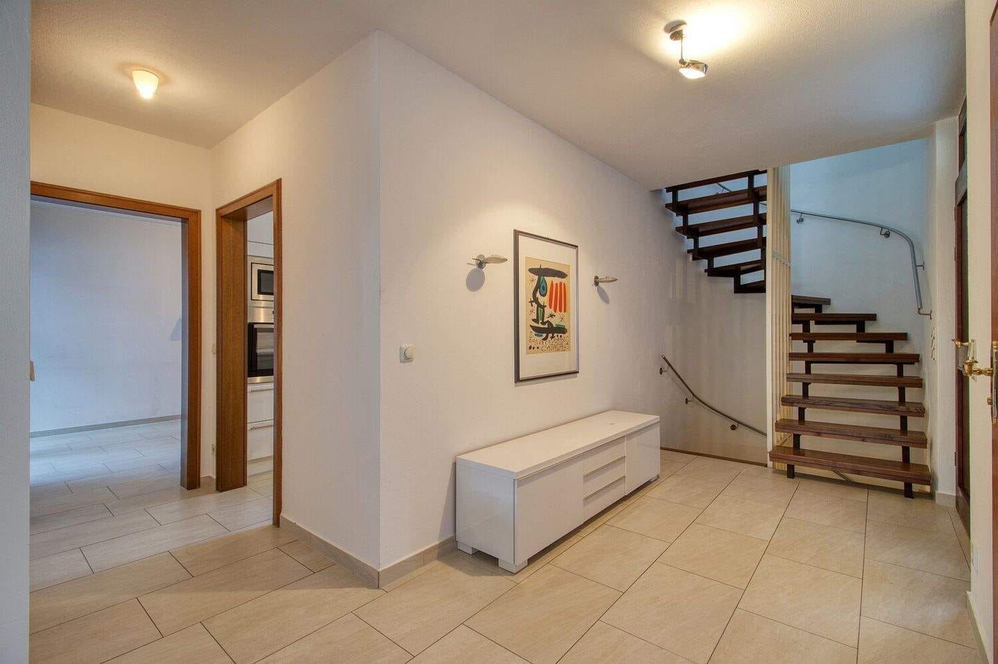 Immobilie in Stephanskirchen - Familienfreundliches Wohnhaus mit Loftcharakter und Pool - Bild 3