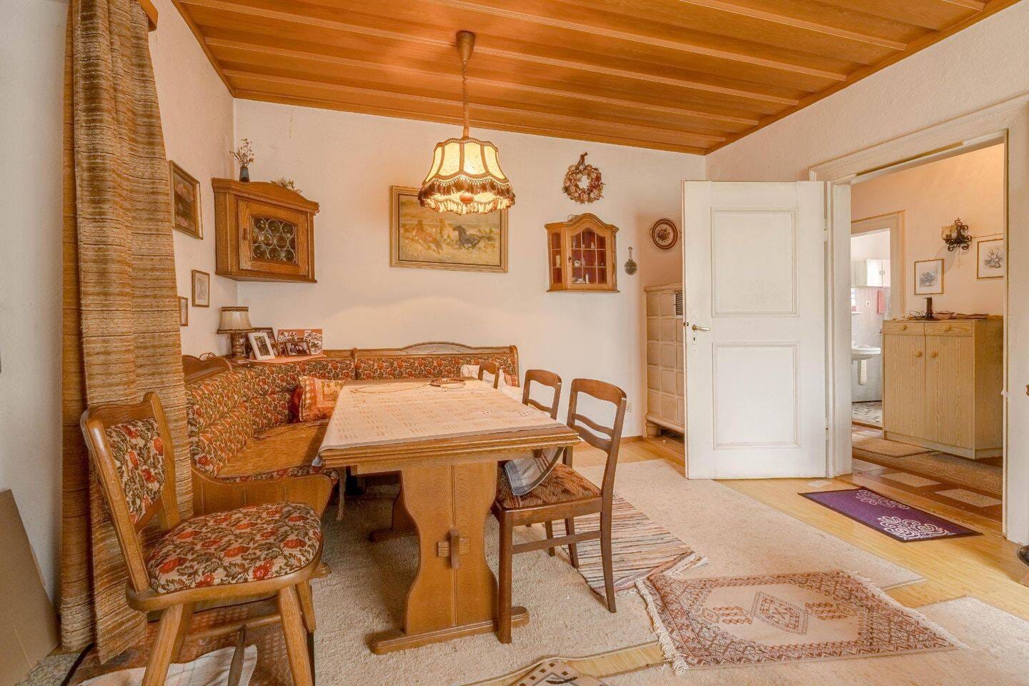 Immobilie in Grafing bei München - Historische "Villa Bavaria" mit Charakter - sanierungsbedürftiges Einfamilienhaus im Heimatstil - Bild 4