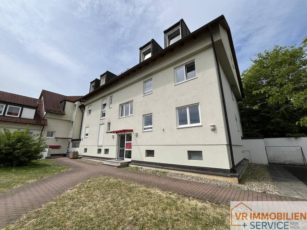Immobilie in Arnstein - Helle 3-Zimmer-Dachgeschosswohnung mit Carport und Wohlfühlcharakter - 97450 Arnstein - Bild 0