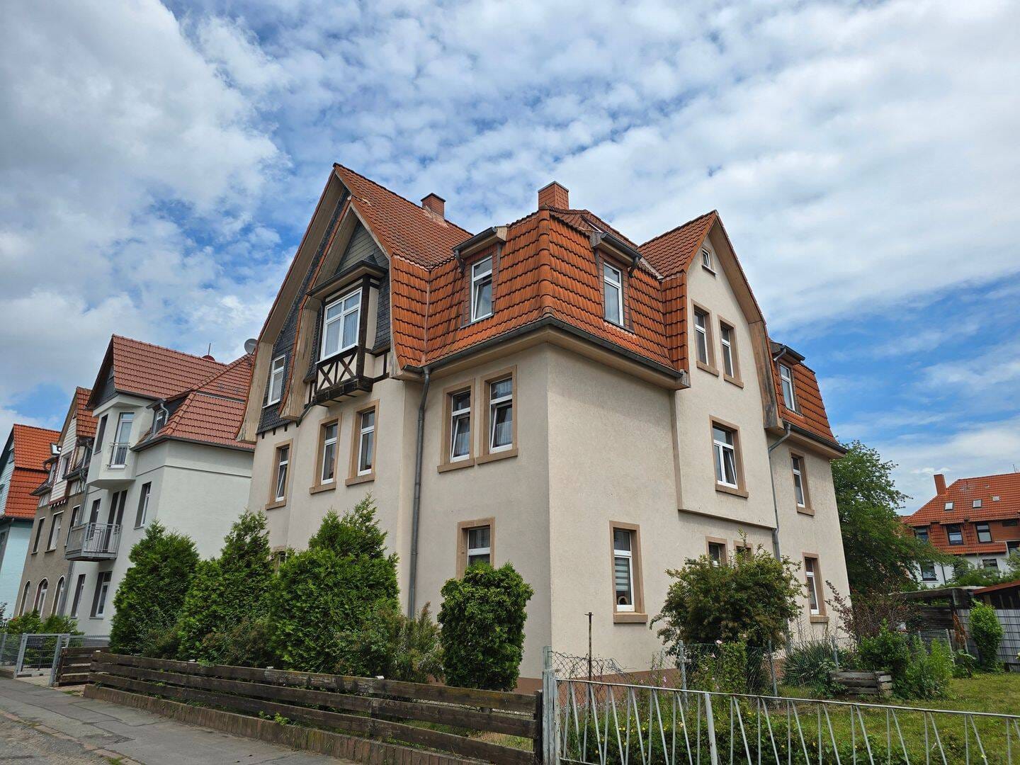 Immobilie in Gotha - Faktor 14 - Mehrfamilienhaus mit Stellplätzen in ruhiger Lage von Gotha - Bild 1