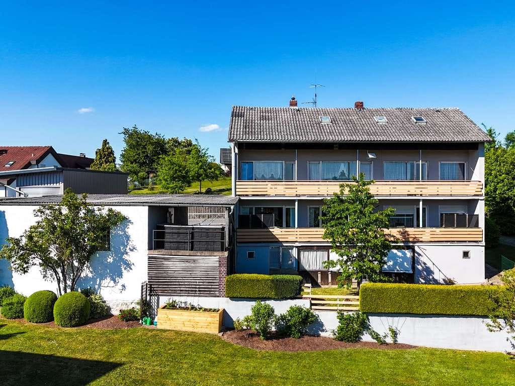 Immobilie in Grafenwöhr - Kapitalanlage oder Eigennutzung! Zweifamilienhaus mit Ausbaureserve in begehrter Wohnlage - Bild 1