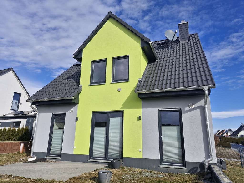 Immobilie in Ehrenfriedersdorf - Neuwertiges Einfamilienhaus in Ehrenfriedersdorf – Modern, effizient & bezugsfertig! - Bild 1