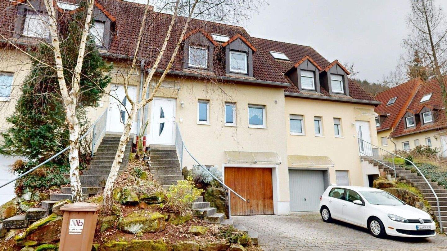Immobilie in Kindsbach - Raumwunder auf vier Etagen | Ruhige Wohnlage mit Garten & Garage - Bild 1