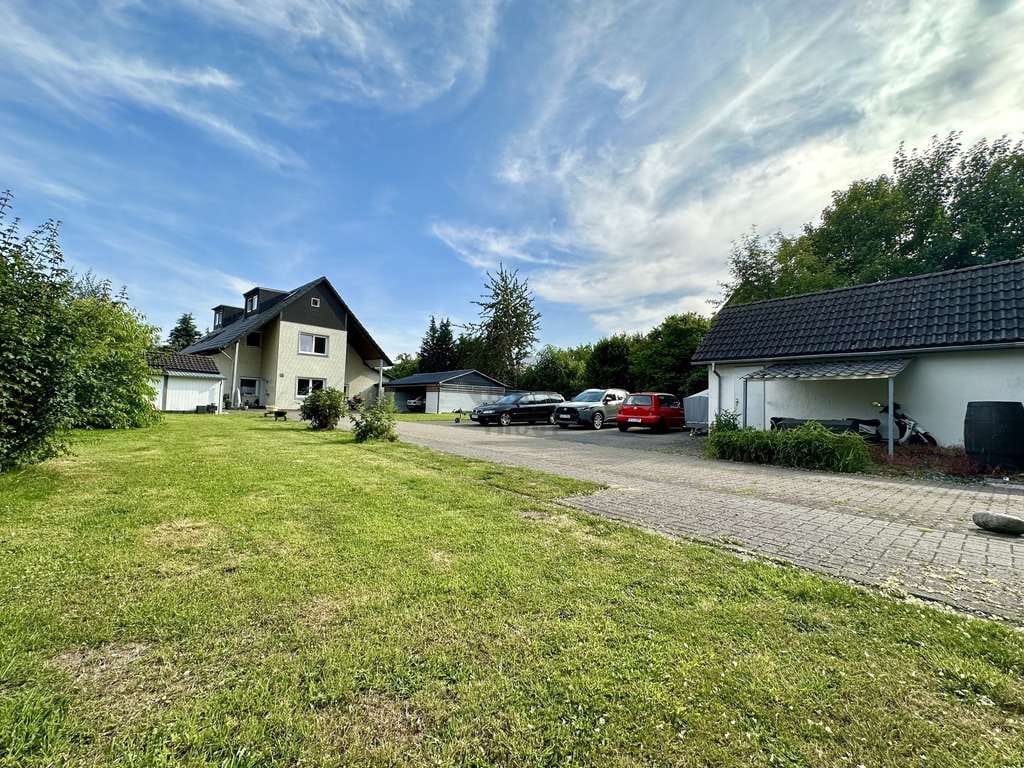 Immobilie in Langenhagen - Großzügiges 3 Familienhaus auf großem Grundstück mit 330 m², Wintergarten & Terrassen! - Bild 3