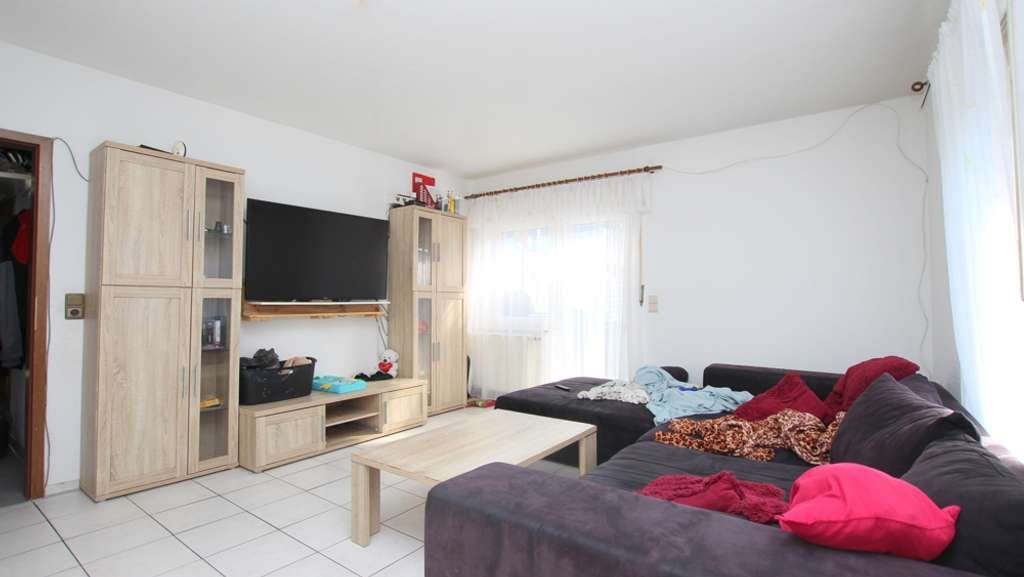 Immobilie in Friesoythe - Kapitalanlage! Solide Doppelhaushälfte mit PV-Anlage, Garage und großem Gartenbereich in Friesoythe - Bild 2