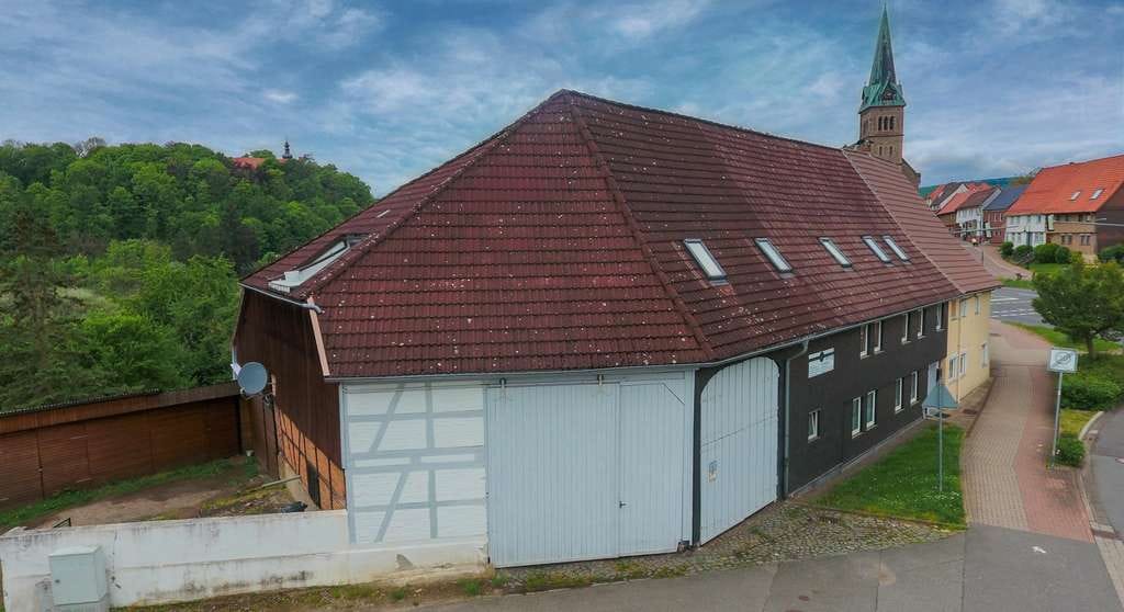 Immobilie in Herzberg am Harz - Voll vermietetes Mehrfamilienhaus mit Garagen, Scheune, viel Nutzfläche & zusätzlichem Baugrundst� - Bild 3