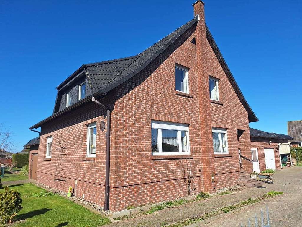 Immobilie in Loissin - Einfamilienhaus mit Poolhaus und Garagen in Loissin nahe Greifswald - Bild 1