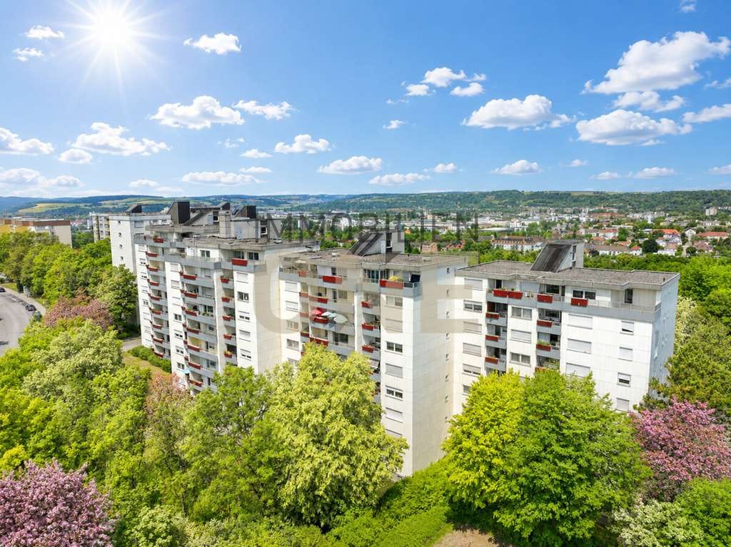 Immobilie in Regensburg - Freie 2-Zimmerwohnung mit Loggia, Tiefgarage und Blick ins Grüne - Bild 0