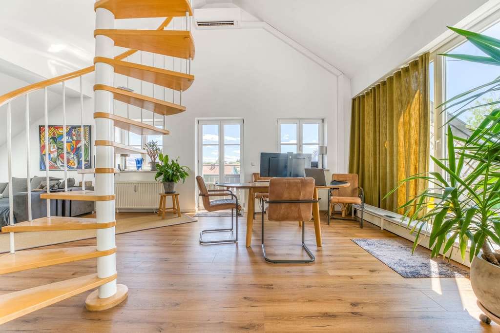 Immobilie in Brunnthal - Atelierwohnen mit Weitblick – charmante Galerie-Wohnung über den Dächern von Otterloh - Bild 2