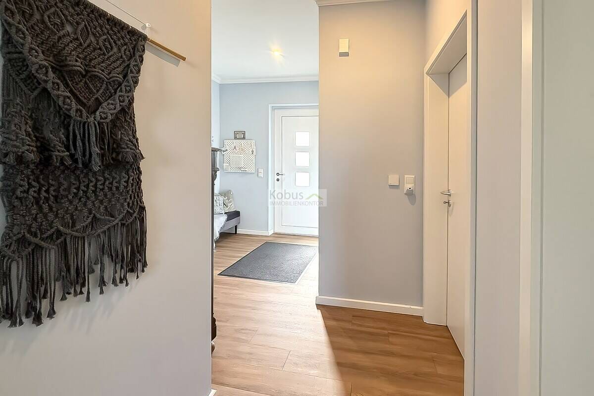 Immobilie in Wrestedt - Neuwertiger Bungalow (Bj. 2021) - 135 m², Wärmepumpe, PV-Anlage, 2 Terrassen, Eigentumsgrundstück - Bild 2