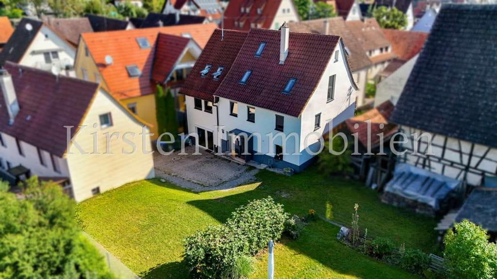Immobilie in Ammerbuch - Modernisiertes Familienhaus mit Einliegerwohnung und sonnigem Grundstück in Ammerbuch - Bild 0