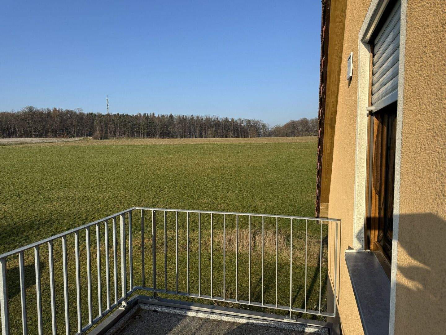 Immobilie in Weisendorf - Gemütliche 2,5-Zimmer DG Wohnung mit Balkon und Traumaussicht in ruhiger Lage - Bild 1