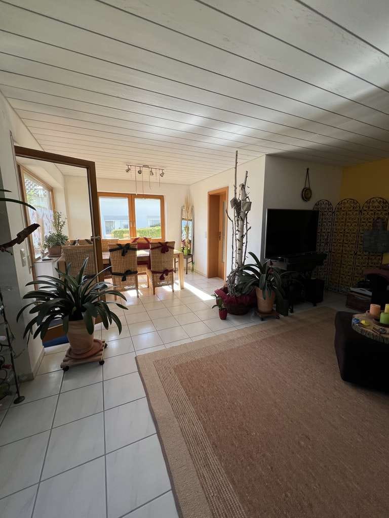 Immobilie in Wolfschlugen - Gepflegte 5,5-Zimmer-Wohnung auf zwei Etagen in schöner Wohnlage - Bild 2