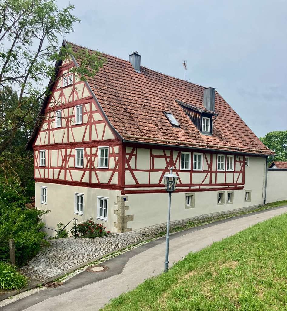 Immobilie in Mellrichstadt - Historisches Pfarrhaus mit besonderem Charme in Mellrichstadt-Mühlfeld - Bild 0