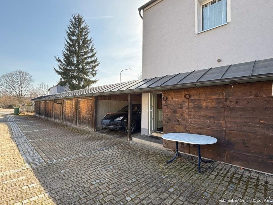 Immobilie in Röslau - Harmonisches Leben in Röslau - lassen Sie sich von diesem Angebot verzaubern. 2-Familienhaus mit 6 Garagen - Bild 0