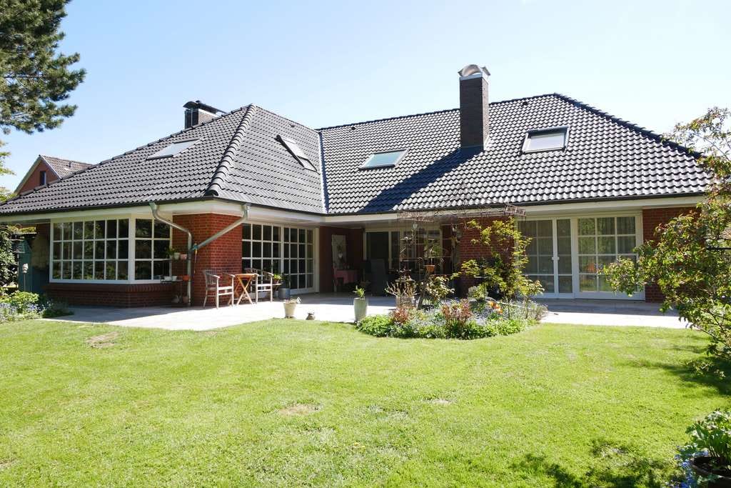 Immobilie in Tornesch - Tornesch - zeitlos und besondere Immobilie  mit viel Platz  auf traumhaftem Grundstück - ruhige Lage - Bild 3