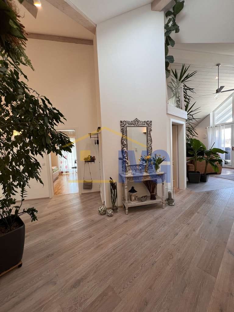Immobilie in Haldenwang - Exklusive 4-Zimmerwohnung - hochwertige Ausstattung, großzügiger Grundriss und unverbauter Bergblick - Bild 2