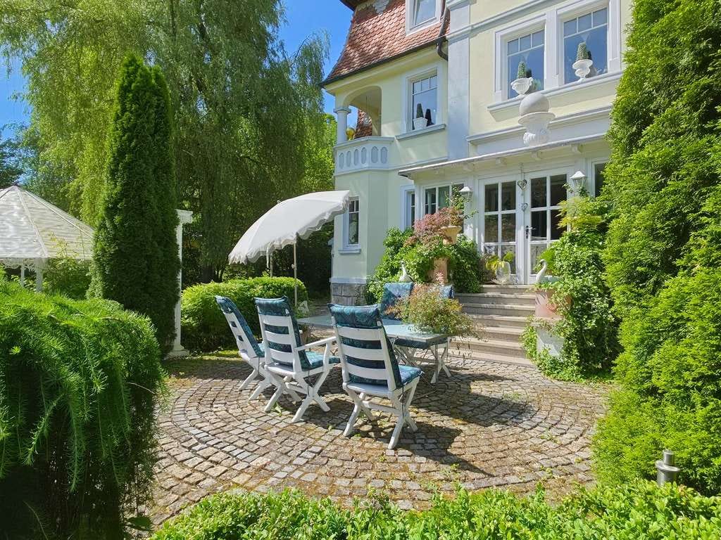 Immobilie in Wilhelmsthal - Märchenhaft schöne Villa im Frankenwald auf 5.131 m². Am Waldrand, einfach ein Traum! - Bild 3