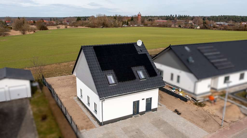 Immobilie in Plau am See - Modernes Wohnhaus mit zwei Wohneinheiten in Plau am Plau See OT Karow - Bild 0